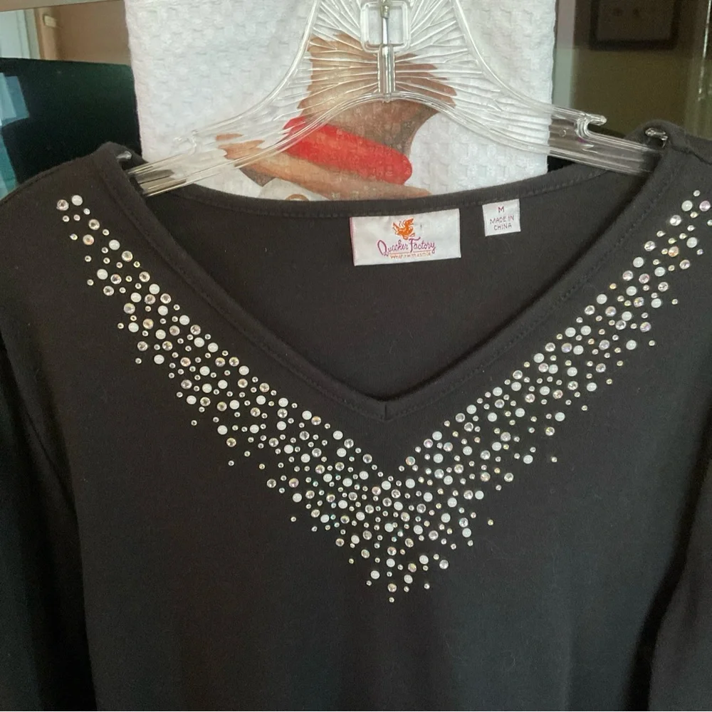 Quacker Factory Black with Rhinestuds Blouse, v-neck, 3/4 sleeve, gorgeous - Picture 3 of 13